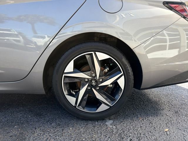 Used 2021 Hyundai Elantra Limited w/ Cargo Package image 31