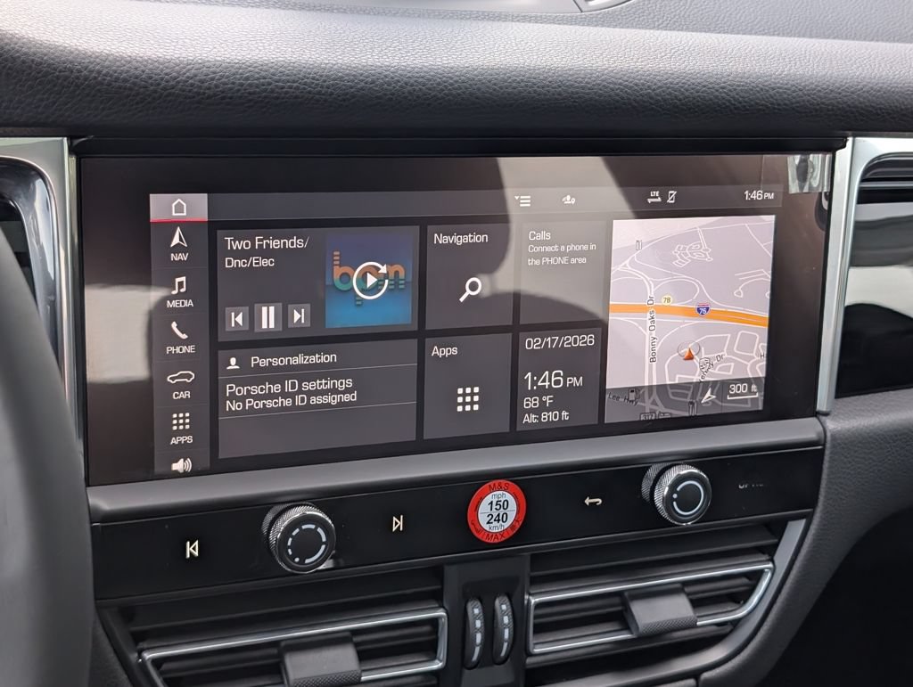 Certified 2025 Porsche Macan AWD/4WD image 16