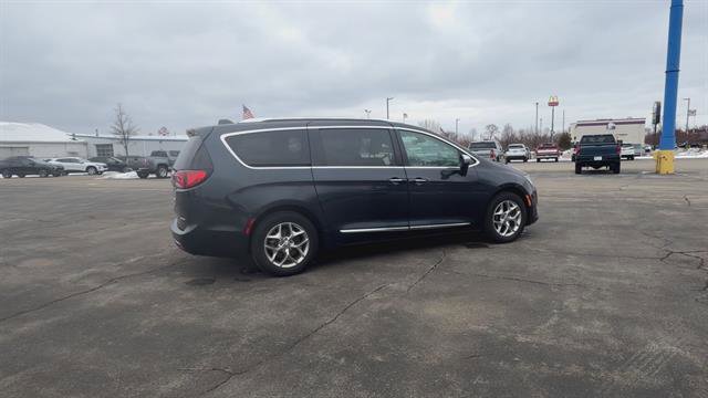 Used 2019 Chrysler Pacifica Limited image 9