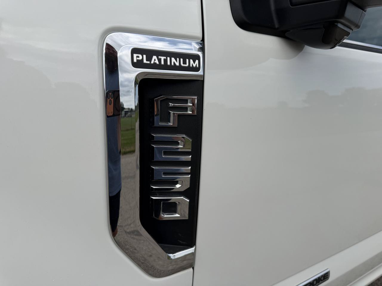 Used 2022 Ford F250 Platinum w/ FX4 Off-Road Package AWD/4WD image 14