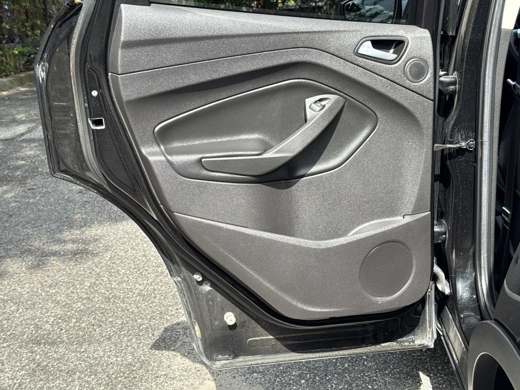 Used 2015 Ford Escape SE w/ Equipment Group 201A FWD image 13