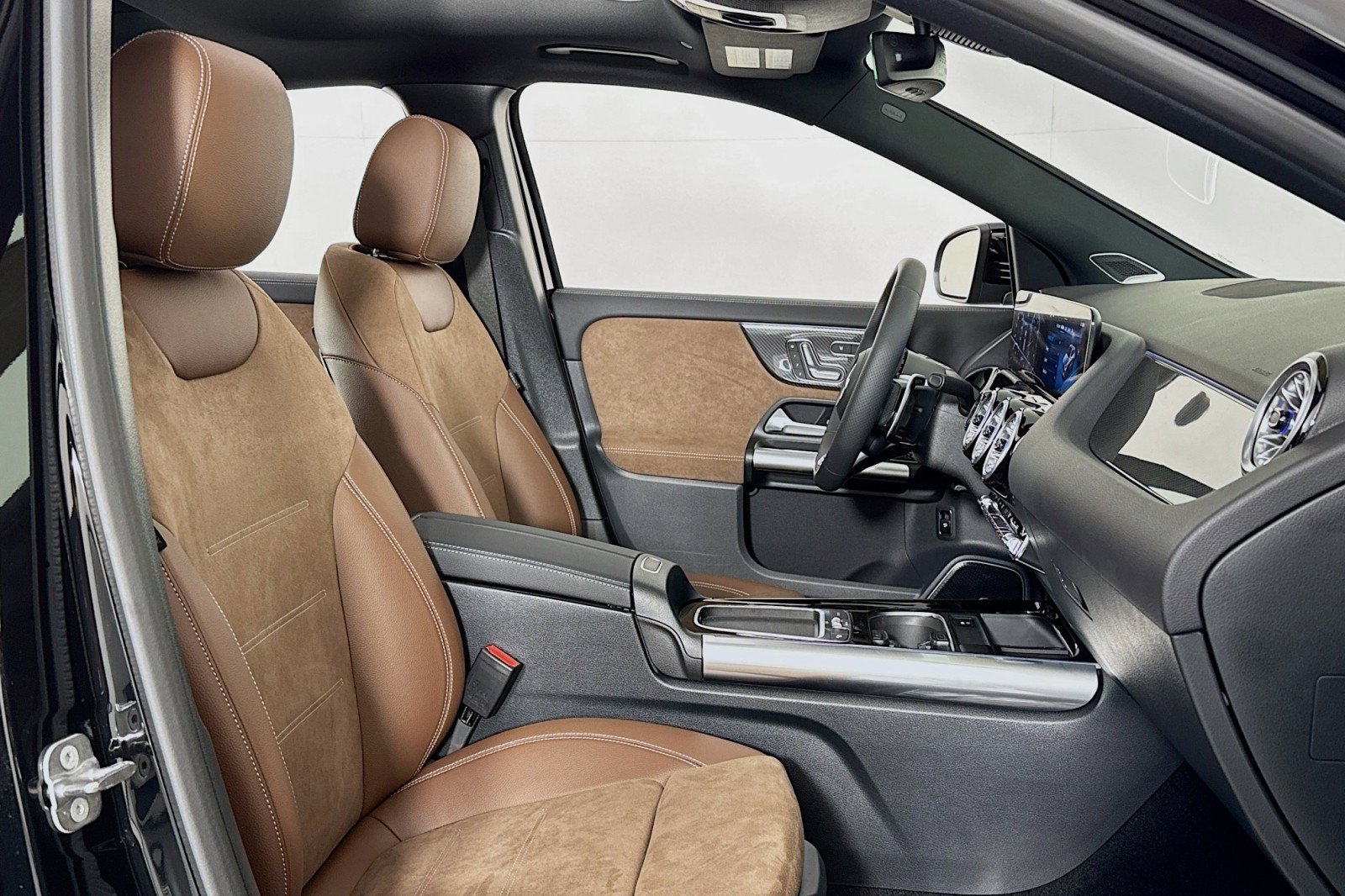 New 2025 Mercedes-Benz GLA 35 AMG 4MATIC image 6