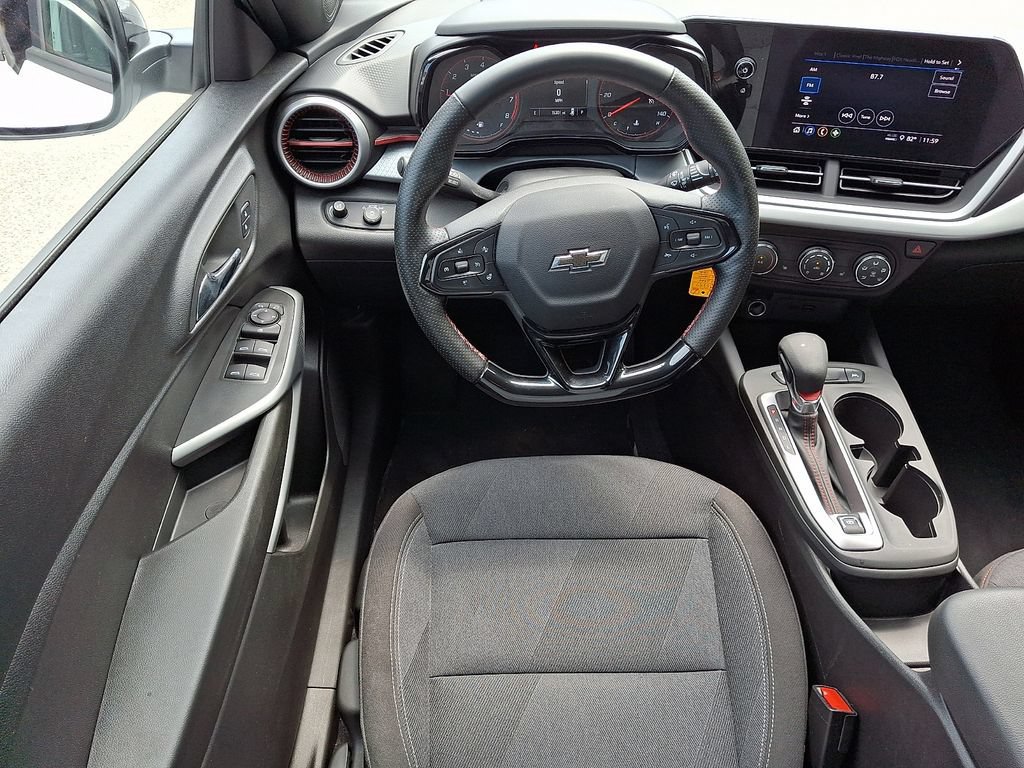 Used 2024 Chevrolet Trax RS FWD image 17