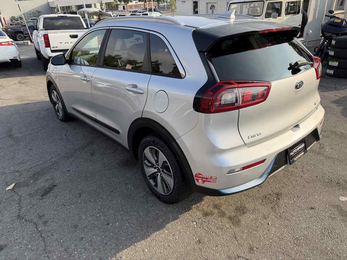 Used 2018 Kia Niro EX image 5
