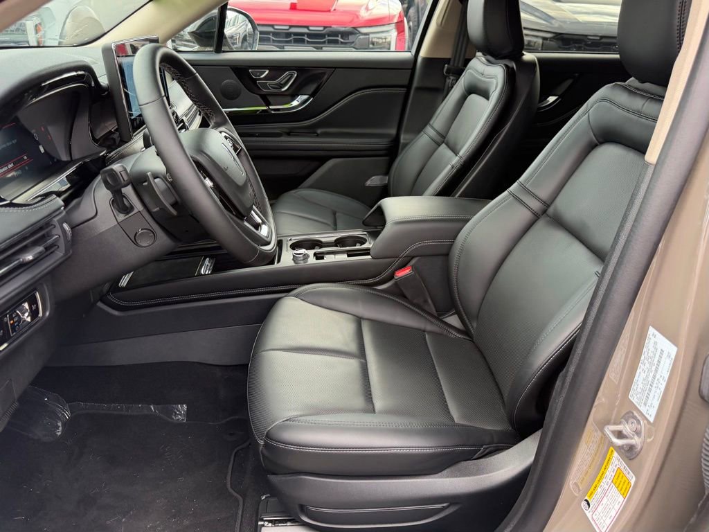 Used 2025 Lincoln Corsair FWD w/ Equipment Group 101A image 18