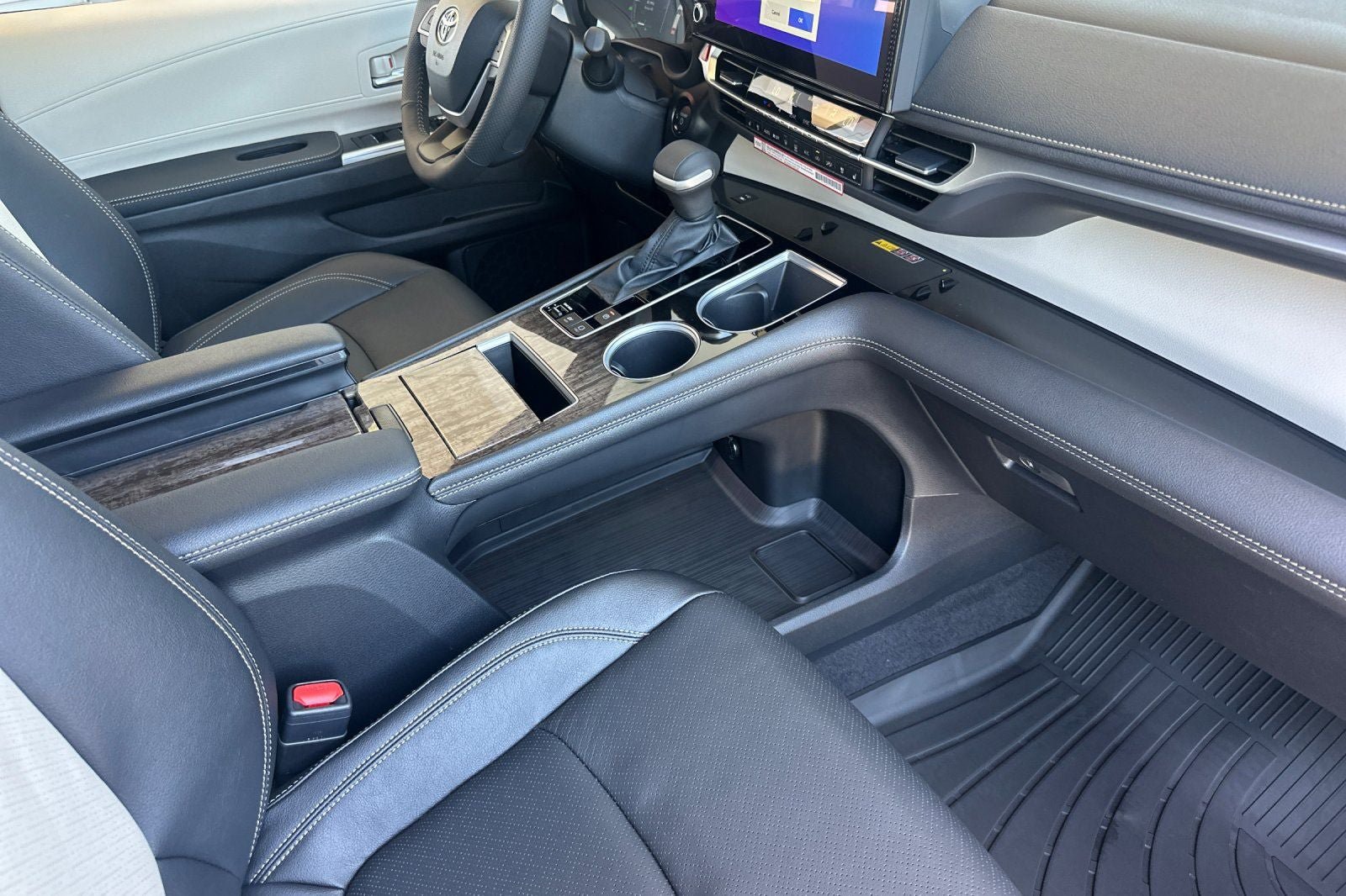 New 2026 Toyota Sienna Limited FWD image 20