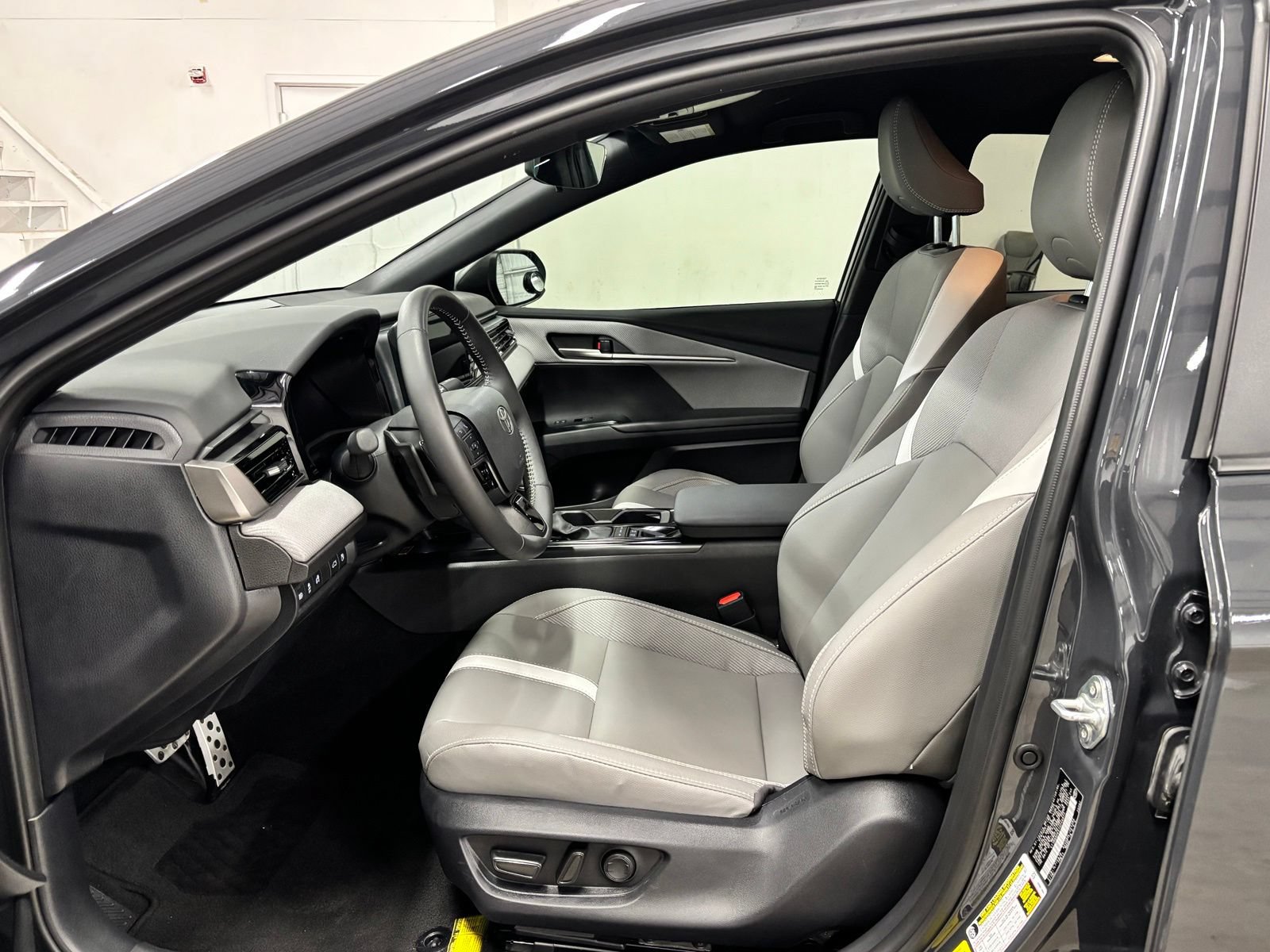 Used 2026 Toyota Camry SE FWD image 16