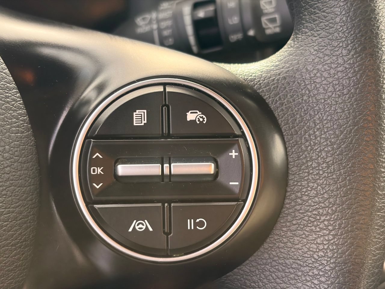 Used 2023 Kia Soul LX w/ LX Technology Package FWD image 28