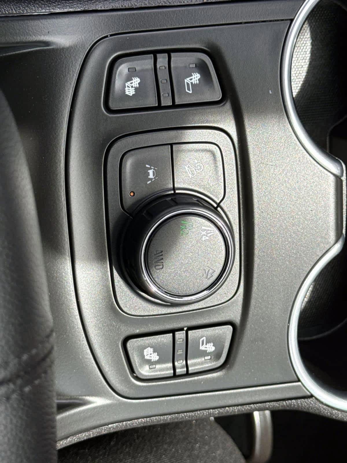 Used 2022 GMC Terrain SLE w/ Driver Convenience Package AWD/4WD image 19