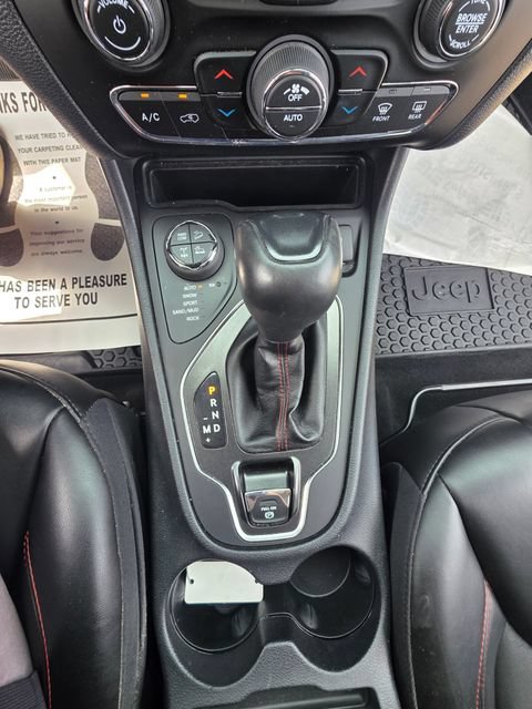 Used 2020 Jeep Cherokee Trailhawk w/ Cold Weather Group AWD/4WD image 17