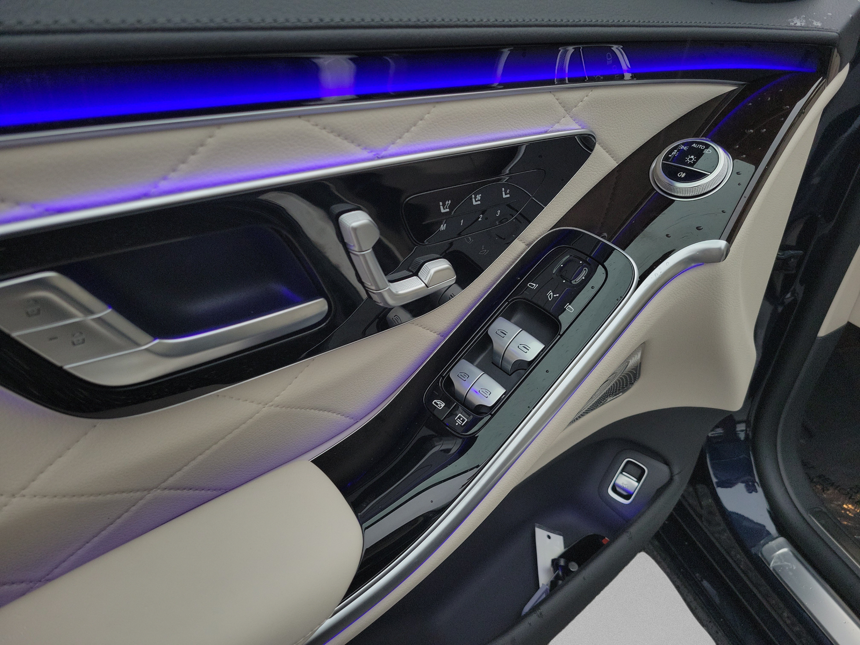 New 2026 Mercedes-Benz S 580e 4MATIC Sedan image 17