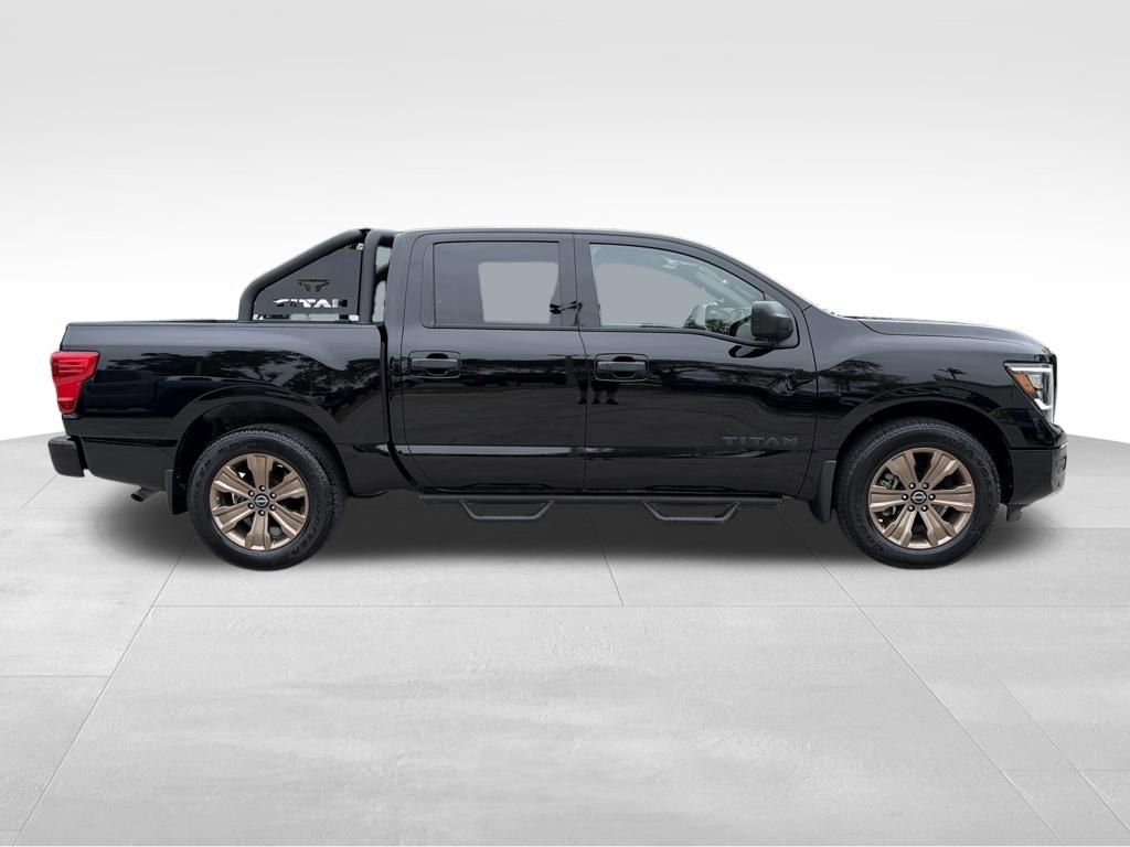 Used 2024 Nissan Titan SV w/ SV Bronze Edition Package image 9