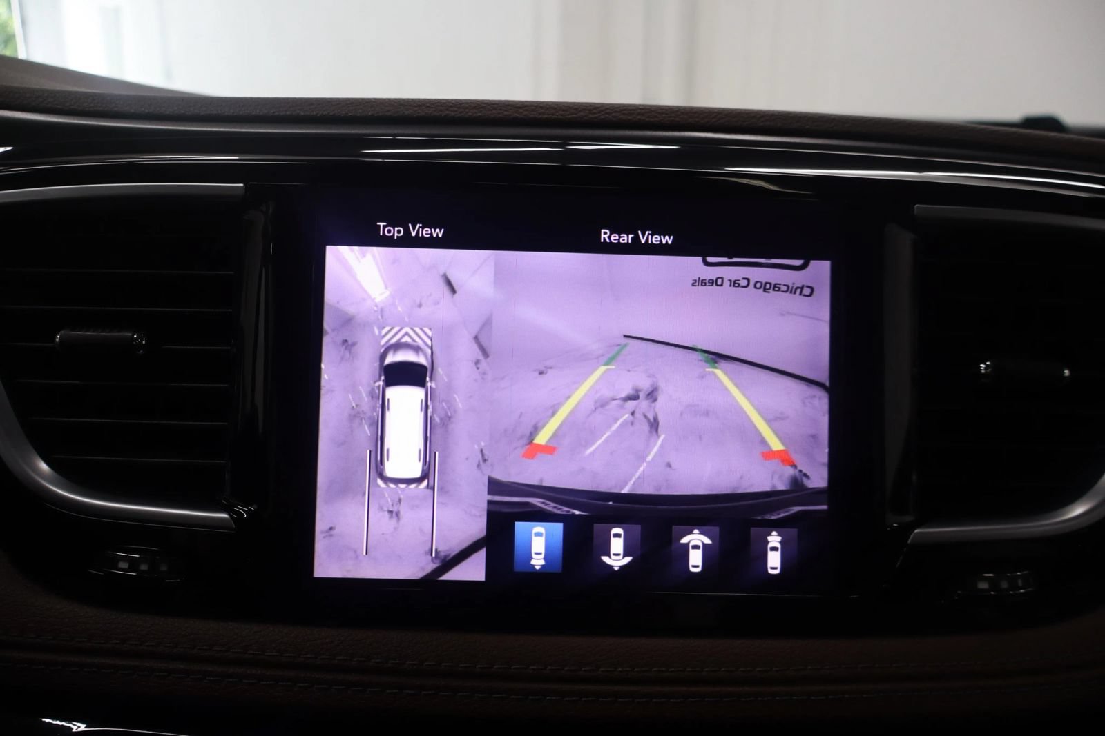 Used 2019 Chrysler Pacifica Limited w/ Tire & Wheel Group FWD image 32