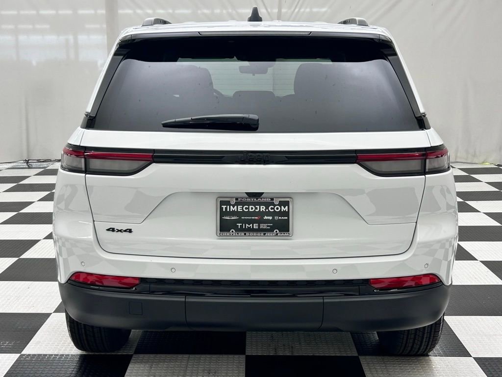 New 2025 Jeep Grand Cherokee Altitude image 6