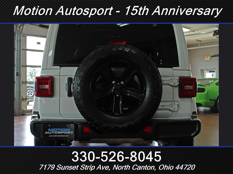 Used 2023 Jeep Wrangler Unlimited Sahara AWD/4WD image 9