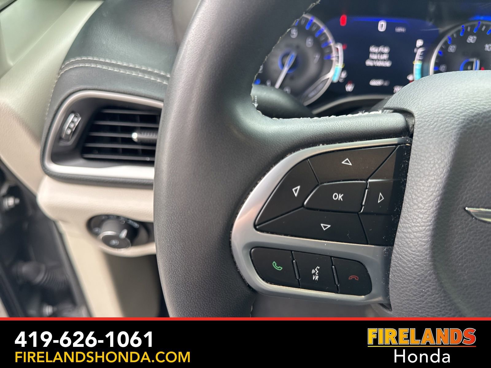 Used 2023 Chrysler Pacifica Touring-L image 20