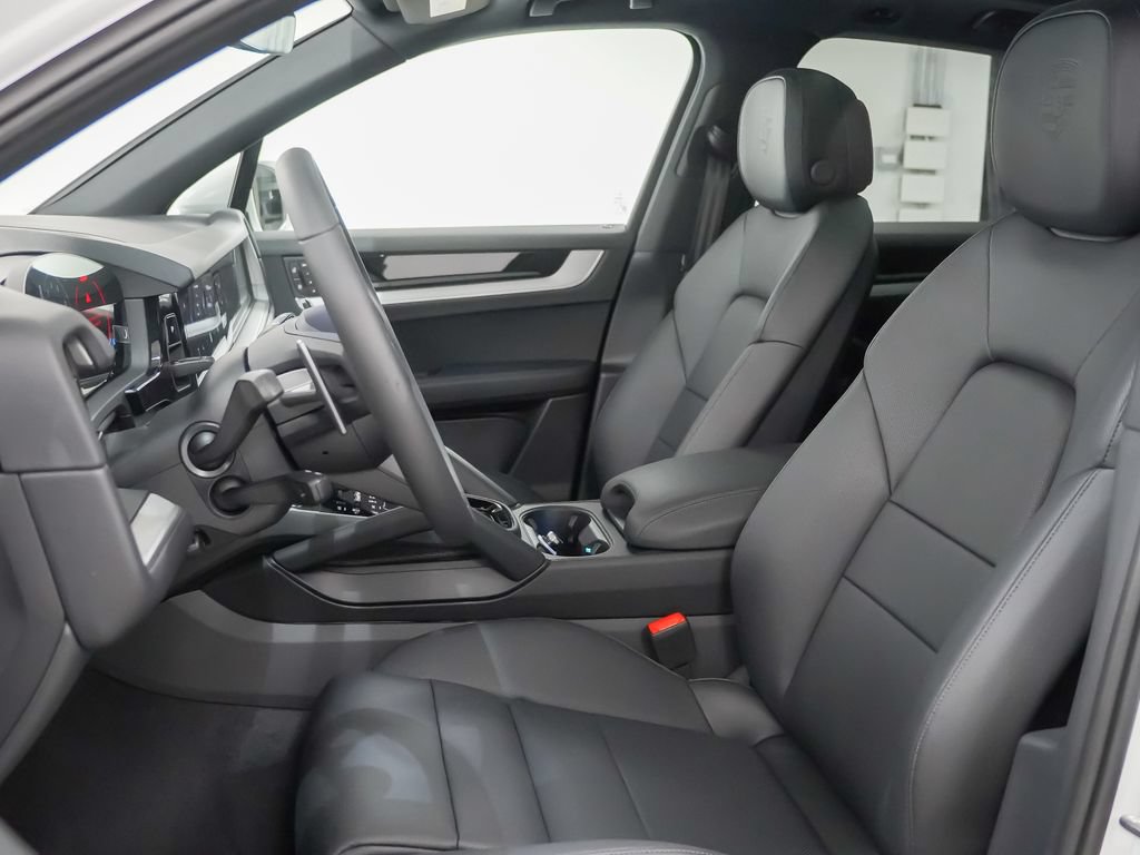 Certified 2026 Porsche Cayenne AWD/4WD image 5