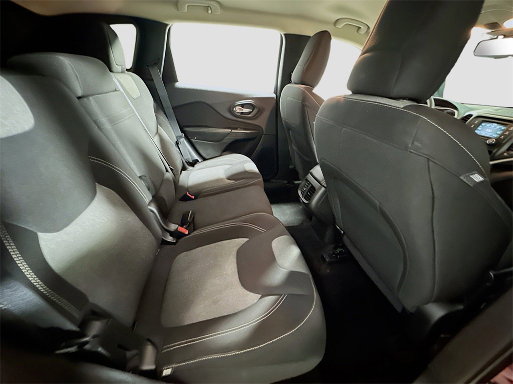 Used 2014 Jeep Cherokee Sport image 24