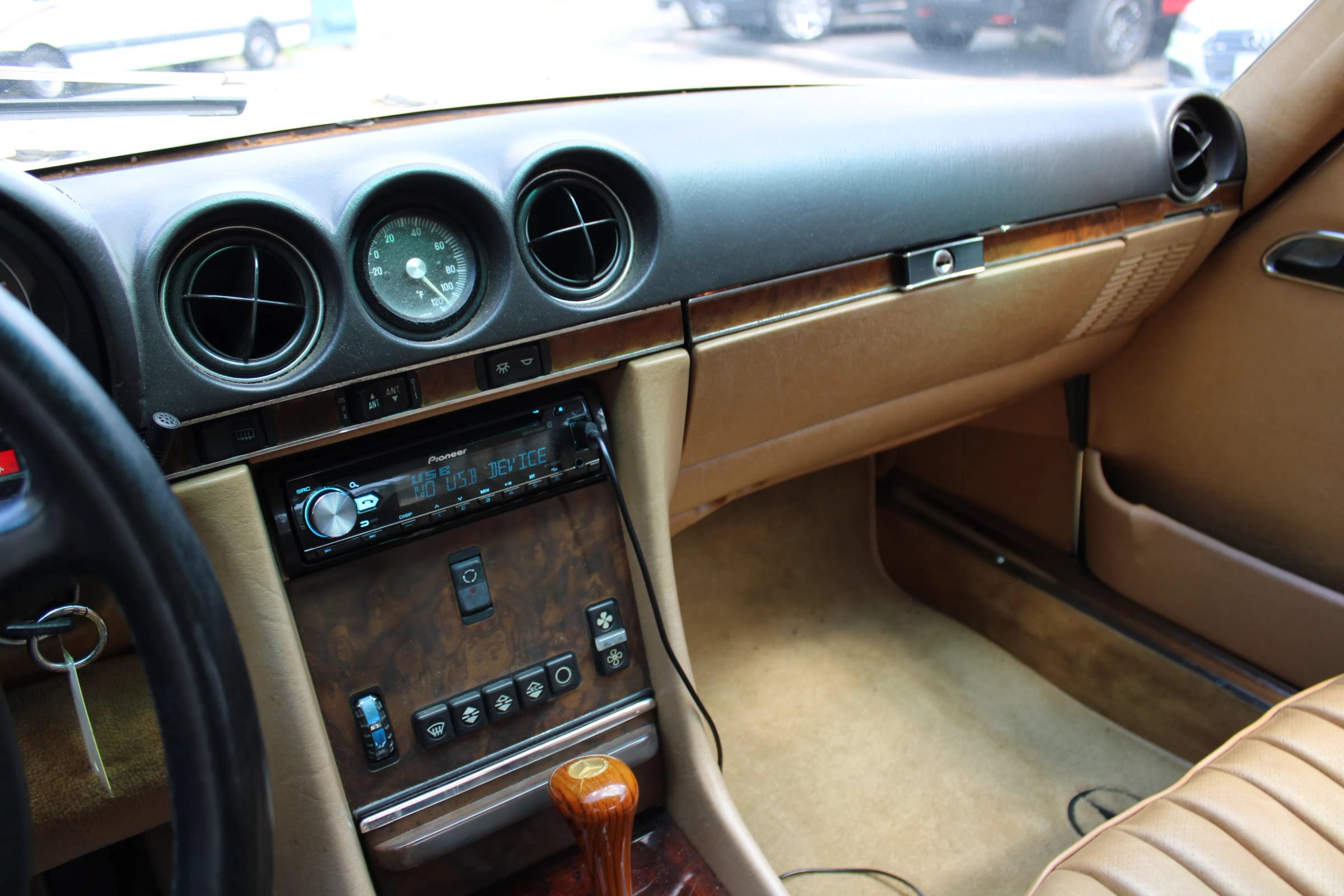 Used 1987 Mercedes-Benz 560 SL image 13