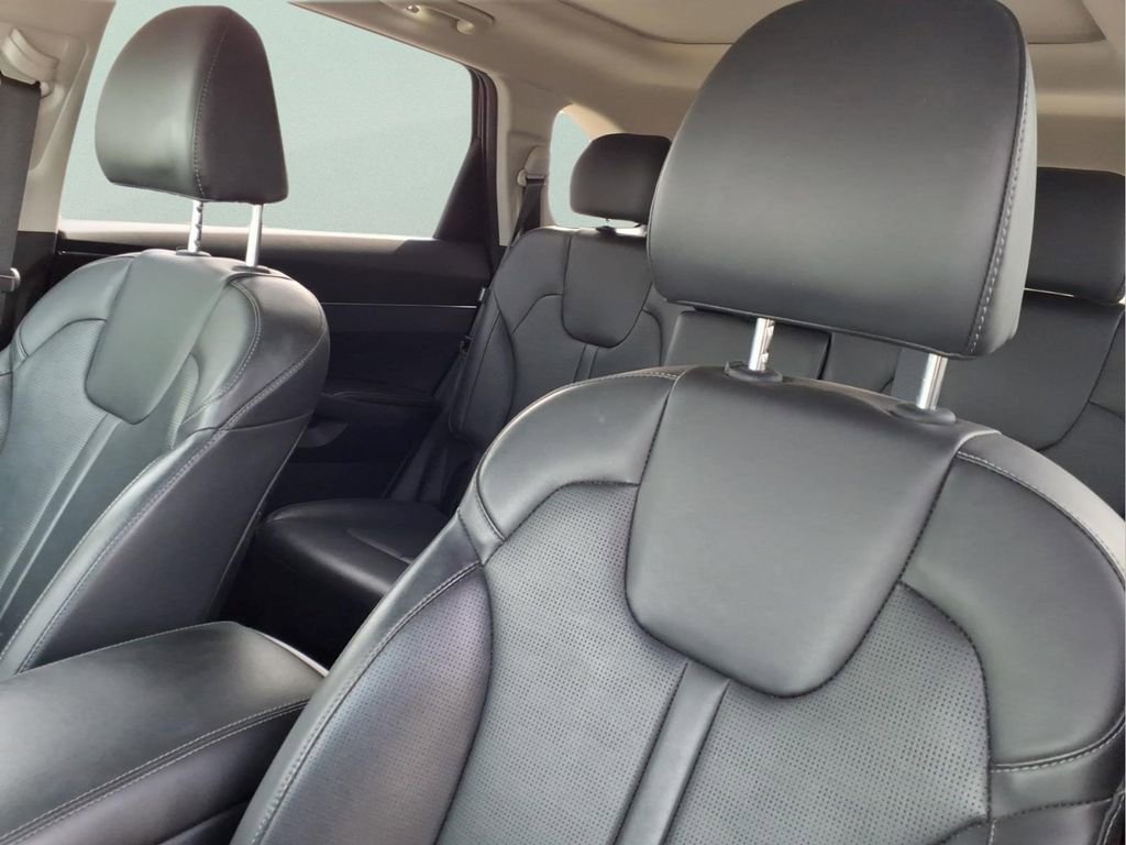 Used 2025 Kia Sorento S w/ Panoramic Sunroof Package FWD image 14