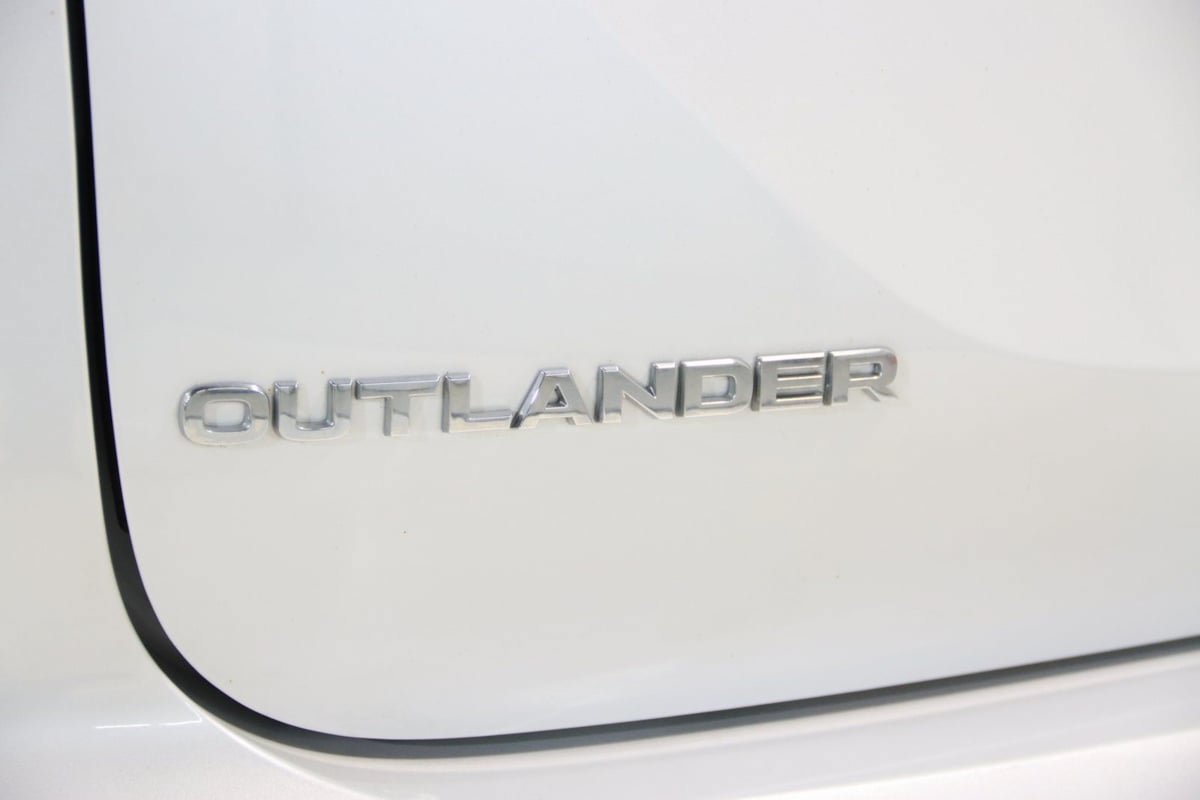Used 2024 Mitsubishi Outlander 4WD Plug-In Hybrid image 15