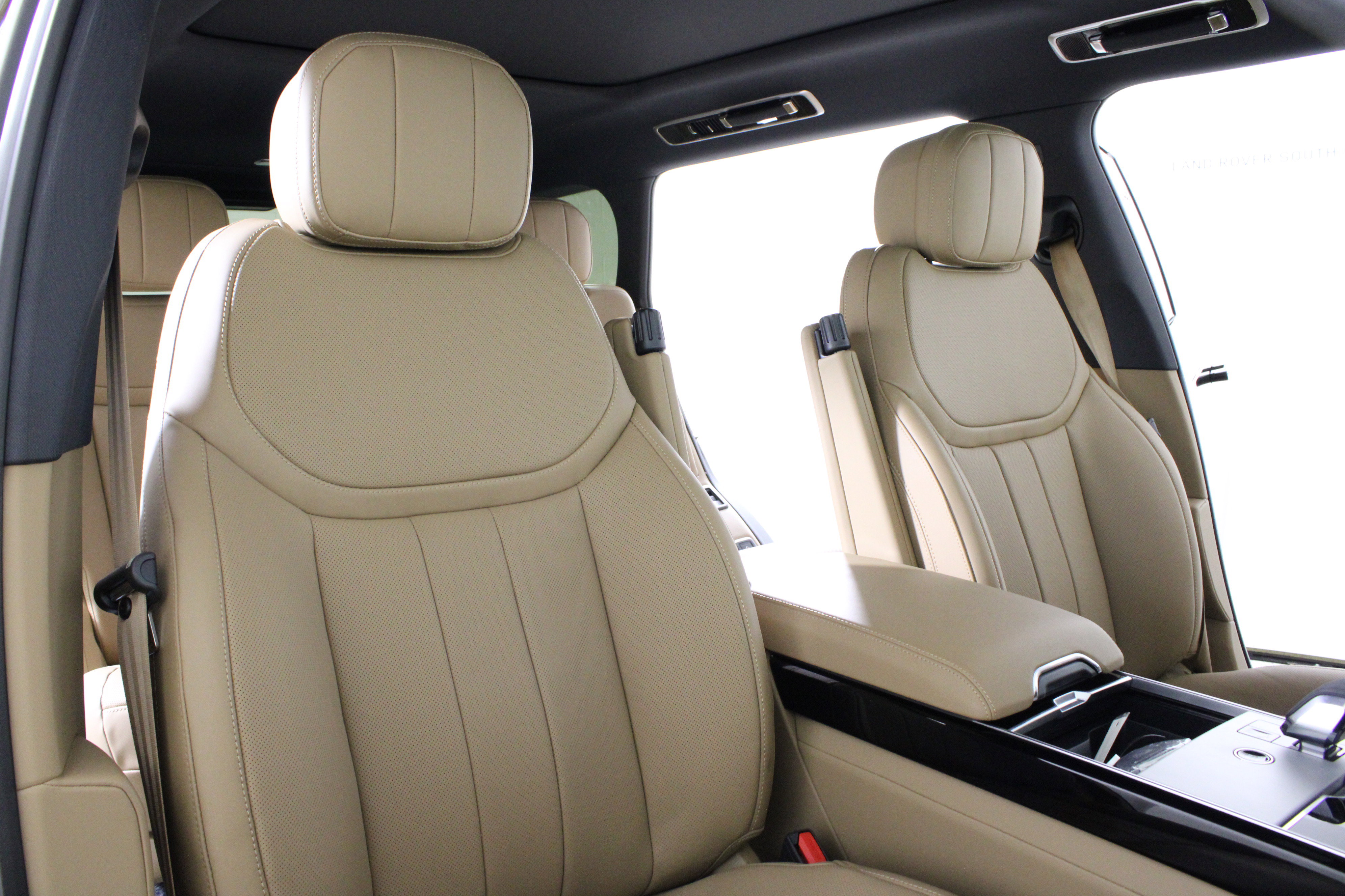 New 2026 Land Rover Range Rover Long Wheelbase SE image 14