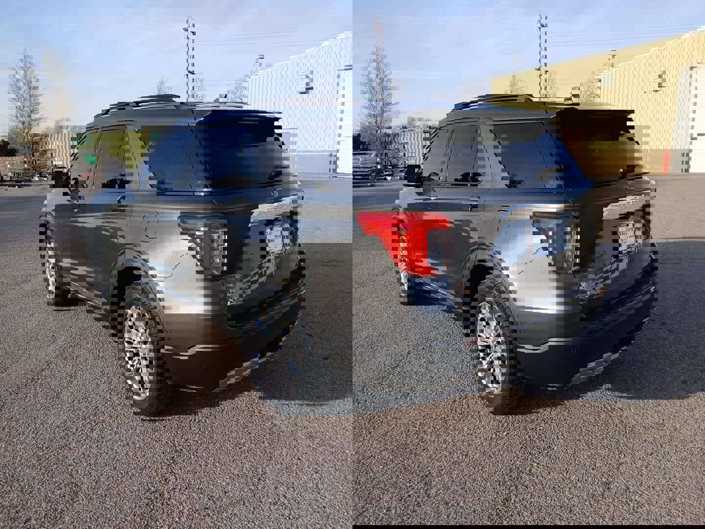 Used 2020 Ford Explorer XLT w/ Equipment Group 202A image 5