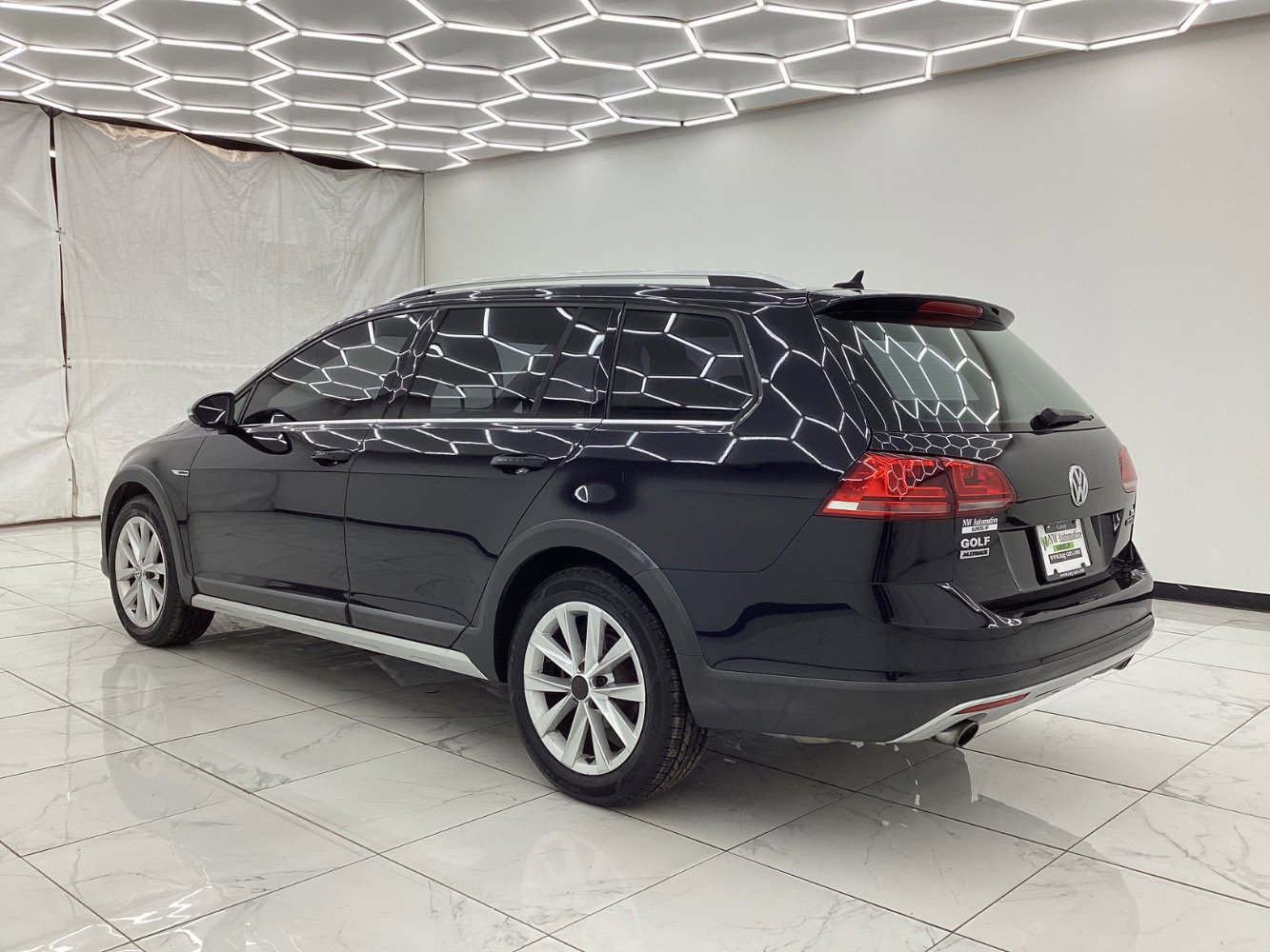 Used 2017 Volkswagen Golf Alltrack S image 12