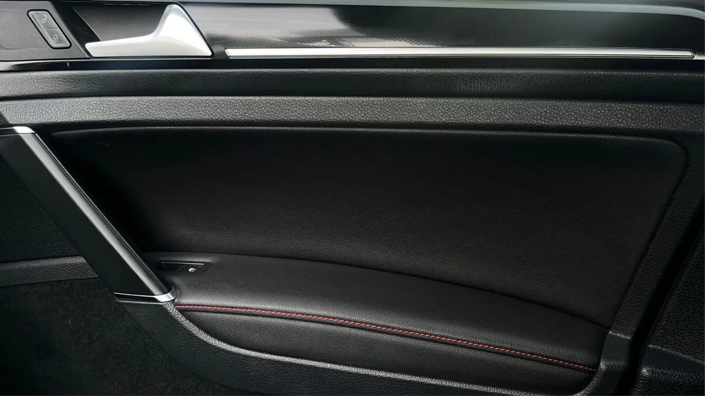 Used 2017 Volkswagen GTI SE FWD image 44