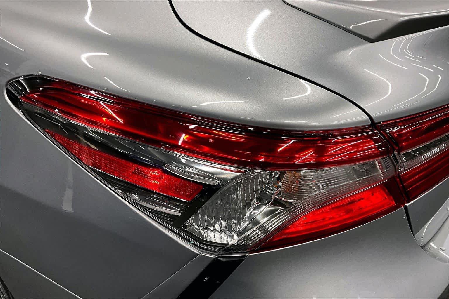 Used 2018 Toyota Camry SE FWD image 28