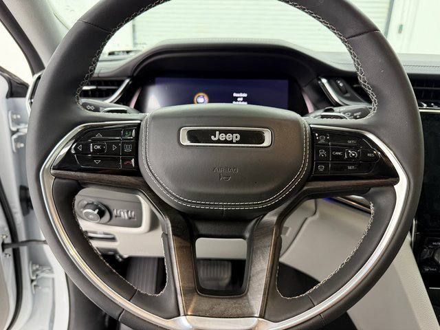 Used 2023 Jeep Grand Cherokee Overland image 12