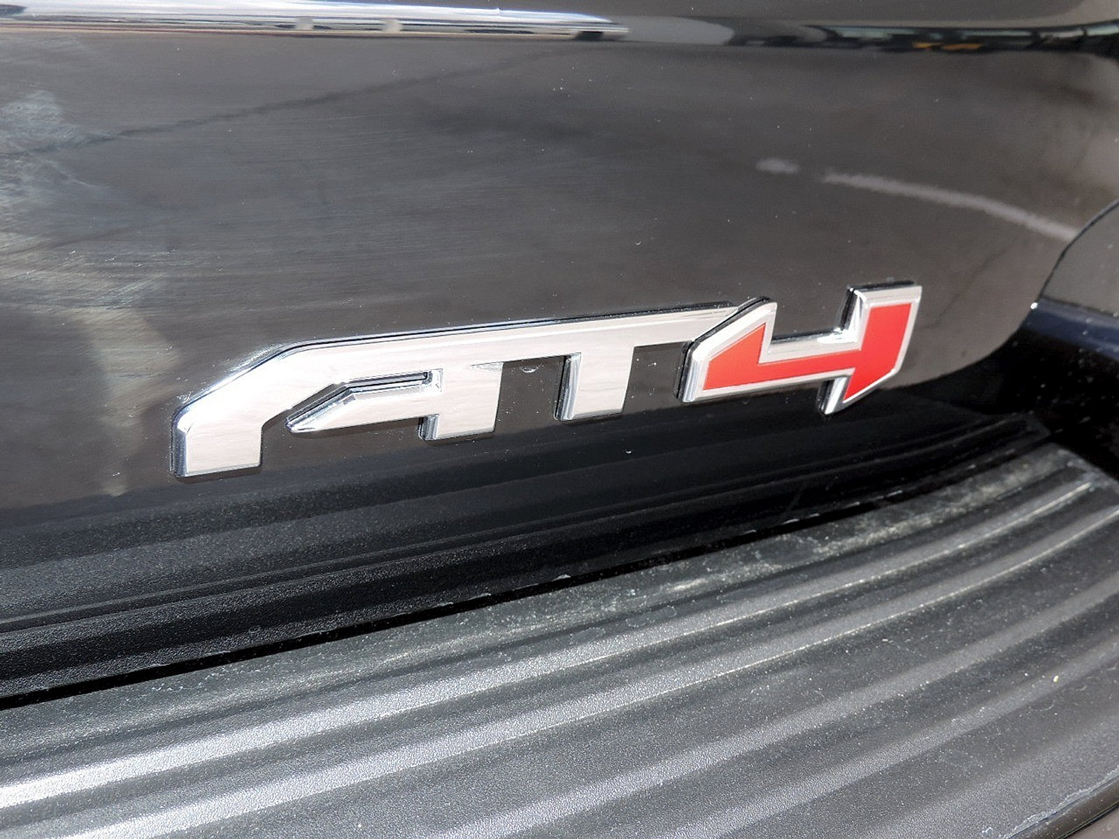New 2026 GMC Yukon AT4 w/ AT4 Premium Plus Package AWD/4WD image 15