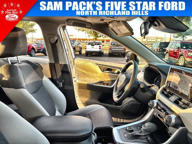 Used 2025 Toyota RAV4 XLE w/ Convenience Package AWD/4WD image 18