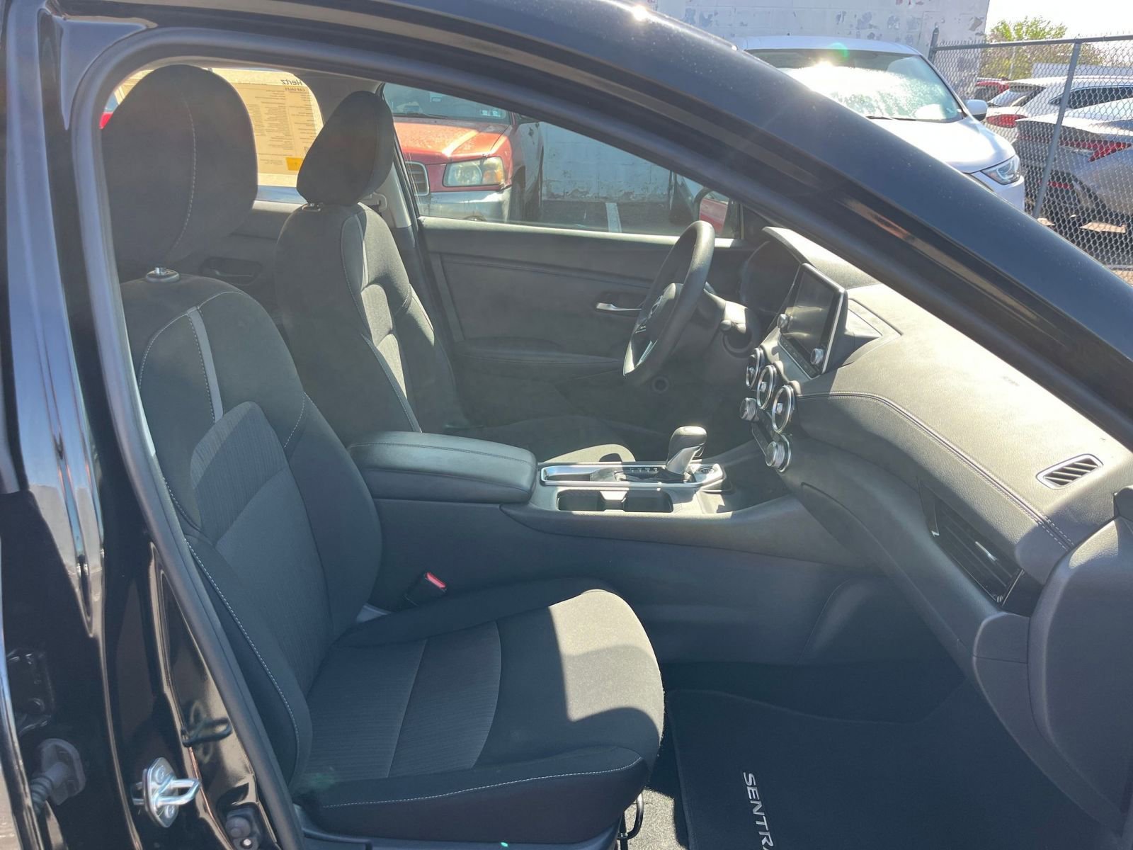 Used 2025 Nissan Sentra SV FWD image 35