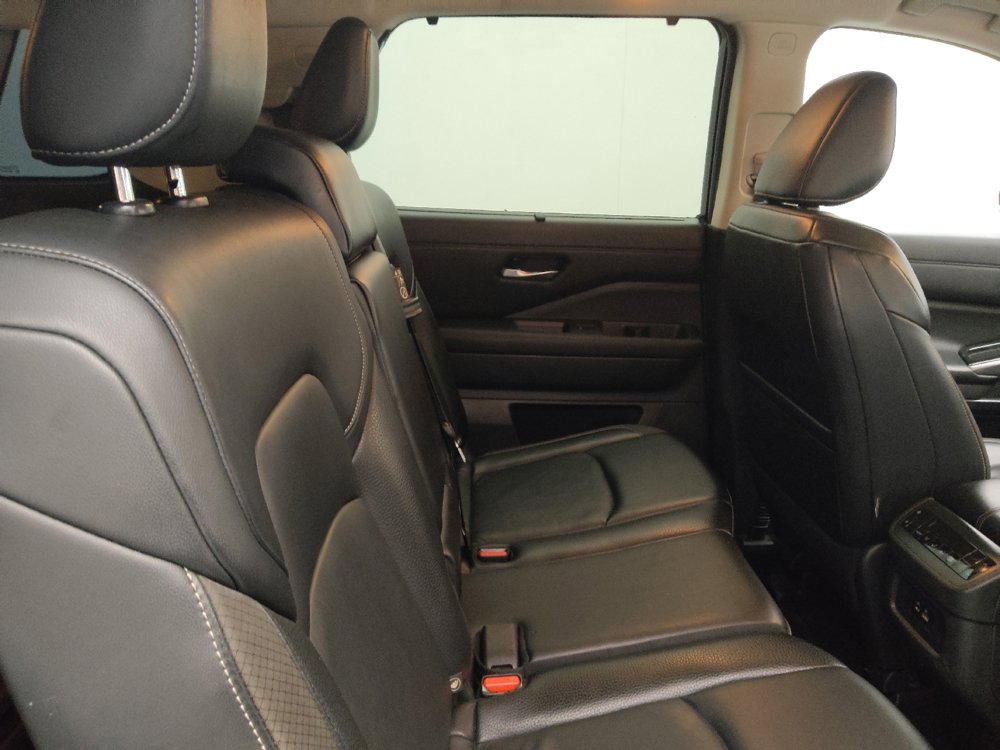 Used 2022 Nissan Pathfinder SL AWD/4WD image 19