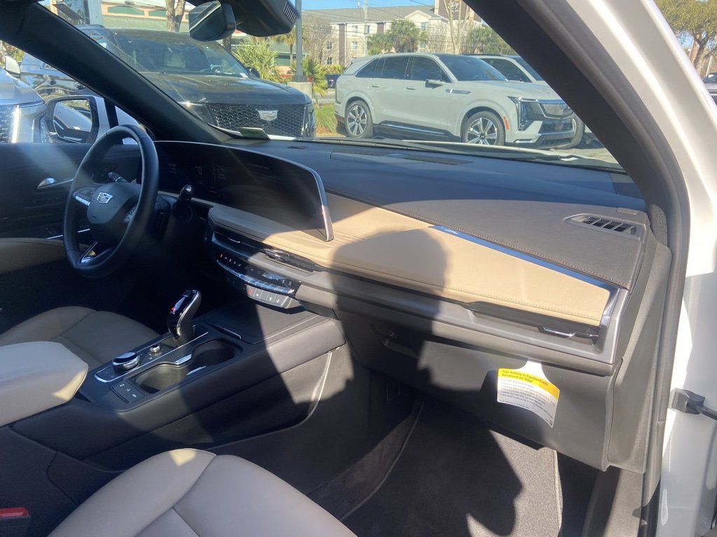 Certified 2025 Cadillac XT4 Premium Luxury image 17