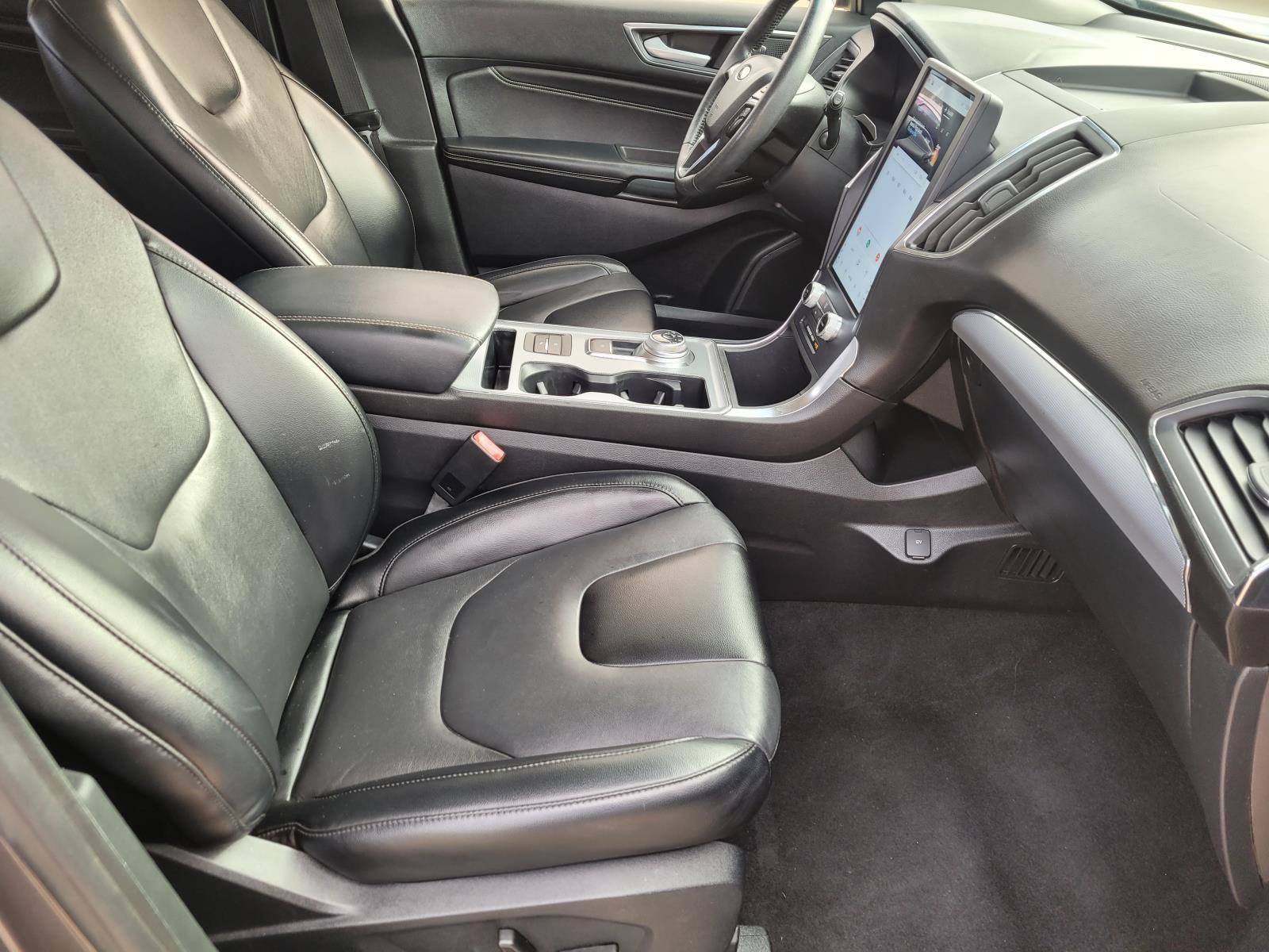 Used 2022 Ford Edge Titanium AWD/4WD image 10