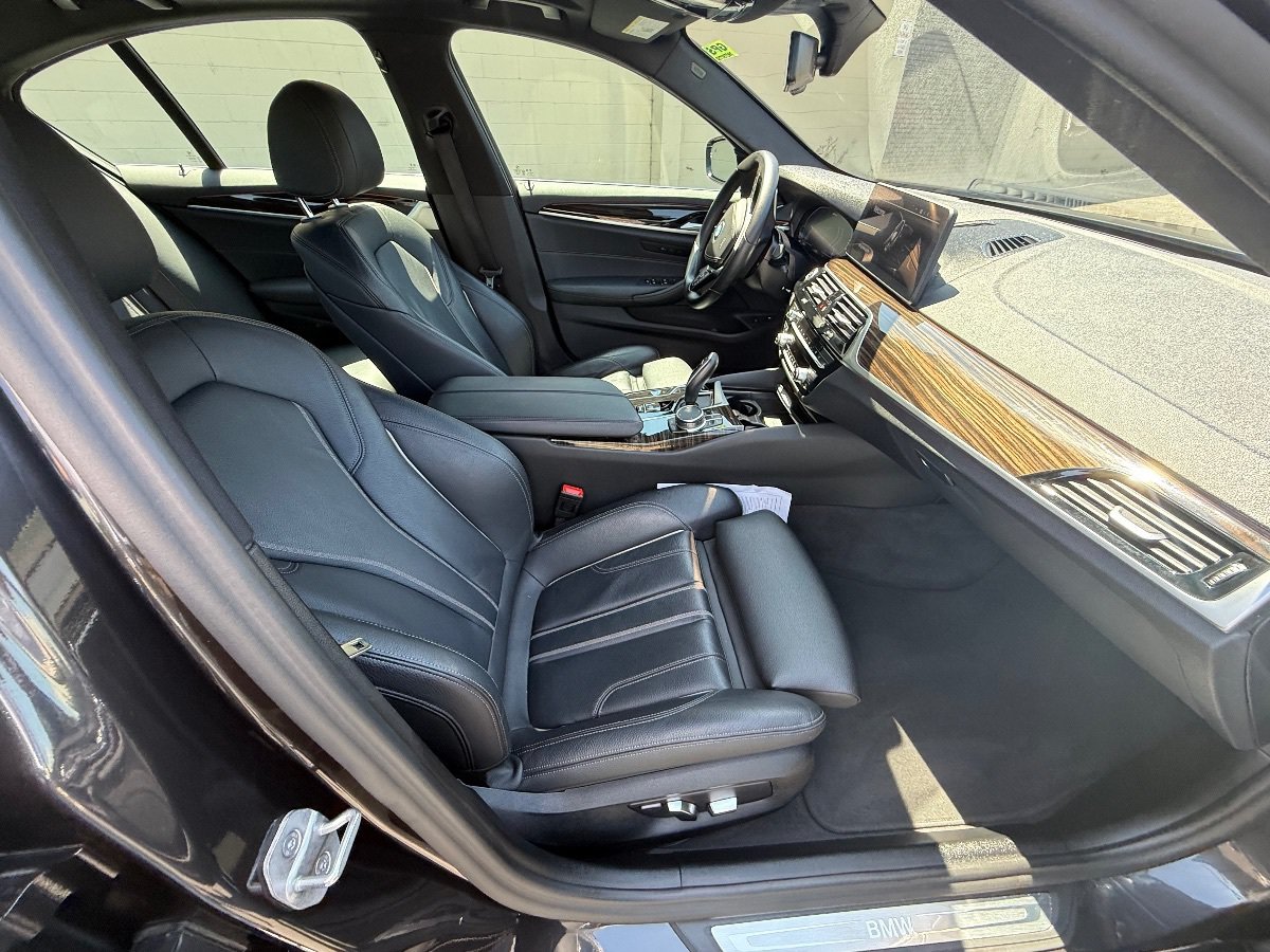 Used 2023 BMW 530e w/ Convenience Package RWD image 19