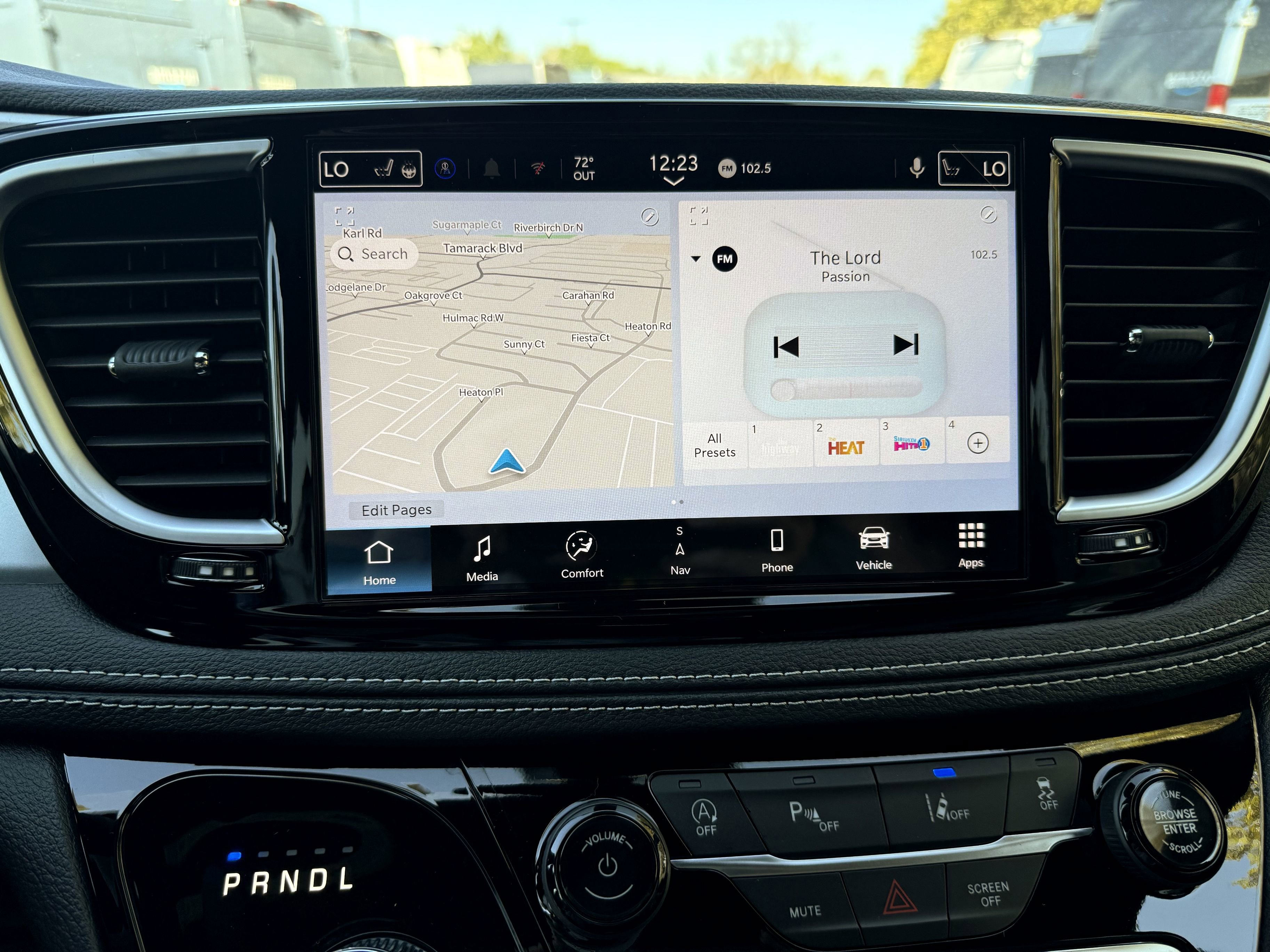 New 2026 Chrysler Pacifica Limited image 25