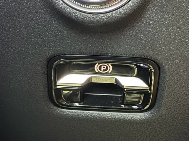 Used 2024 Mercedes-Benz CLE 450 4MATIC Cabriolet image 33