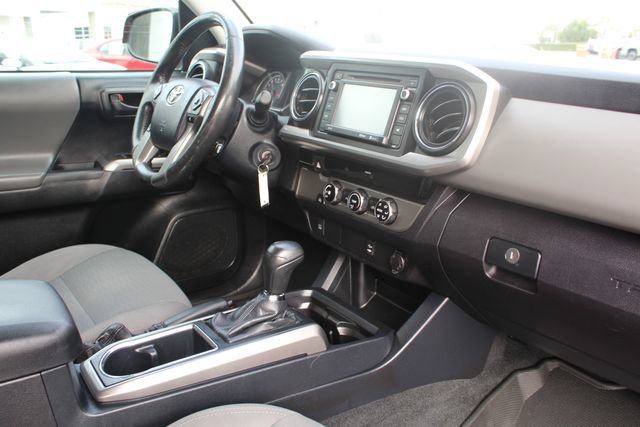 Used 2016 Toyota Tacoma SR5 w/ SR5 Appearance Package (SN) RWD image 32