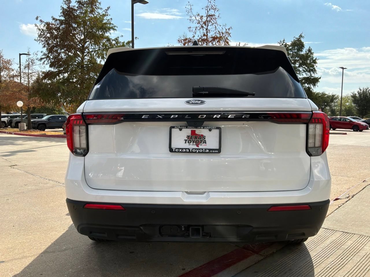 Used 2026 Ford Explorer Active RWD image 7