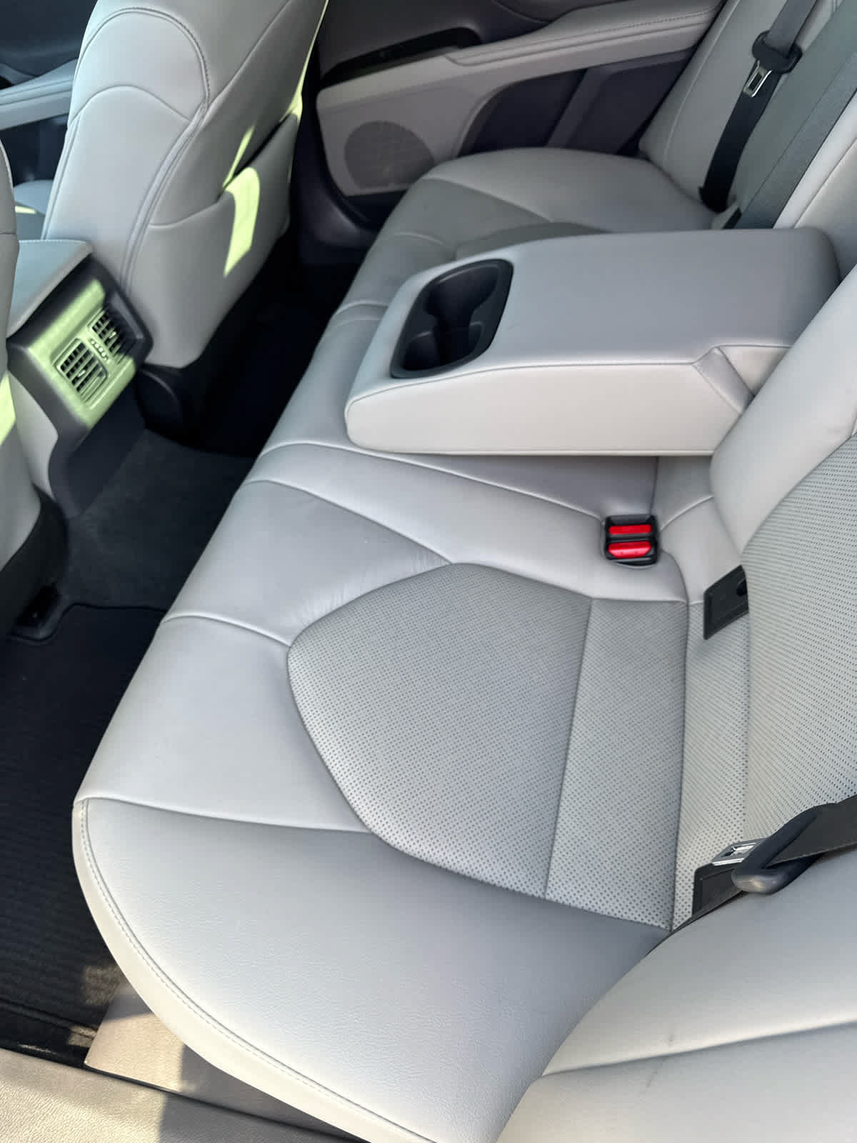 Used 2022 Toyota Camry XLE FWD image 12