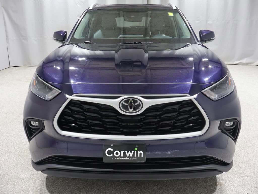 Used 2022 Toyota Highlander XLE AWD/4WD image 7