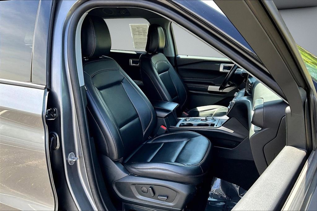 Used 2023 Ford Explorer XLT w/ Equipment Group 202A image 30