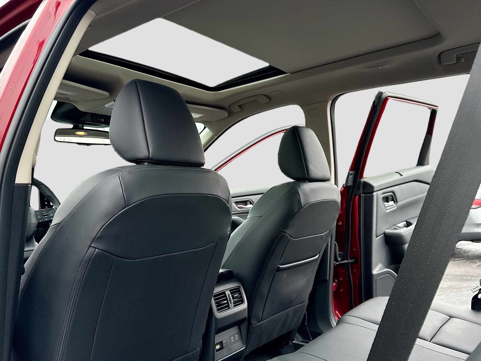 Certified 2025 Nissan Rogue SL w/ Tech Package image 6