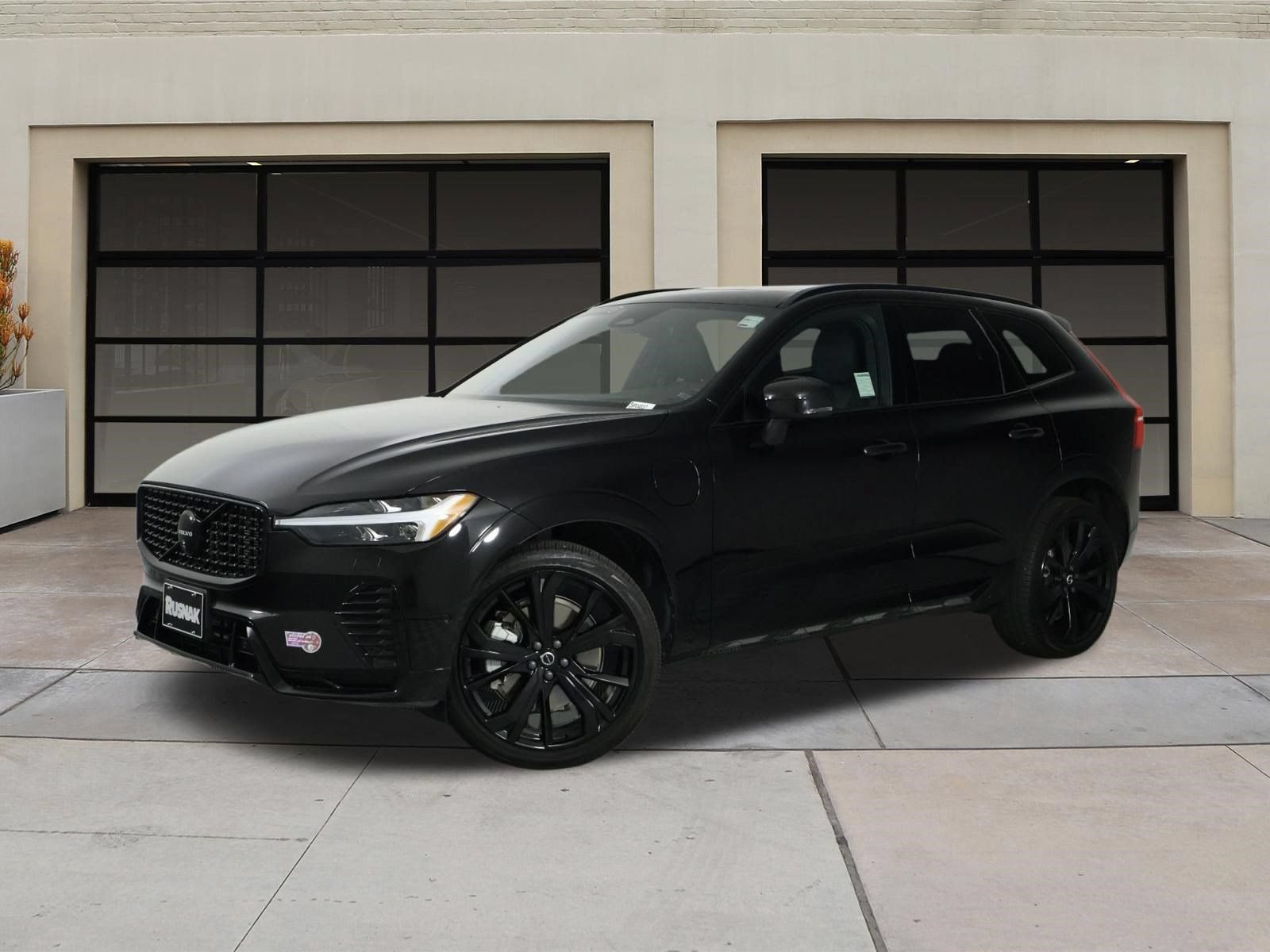 Used 2024 Volvo XC60 T8 Ultimate w/ Climate Package AWD/4WD image 4