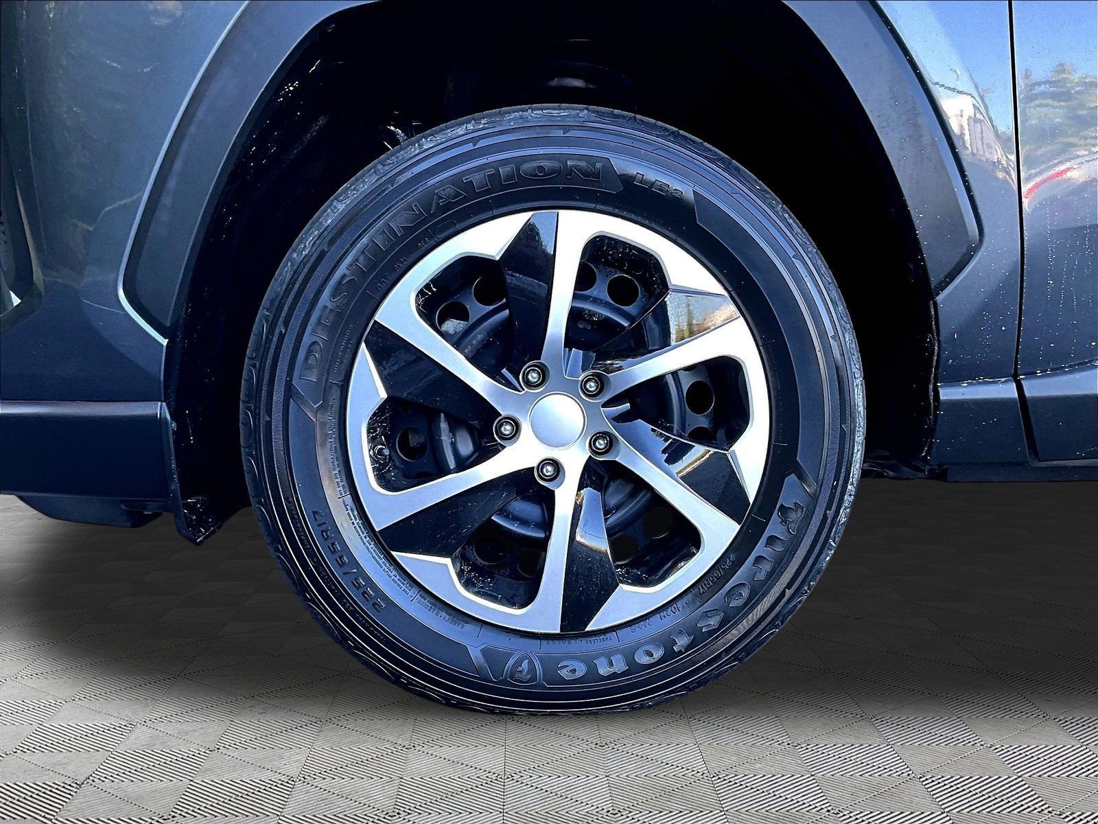Used 2019 Toyota RAV4 LE FWD image 33