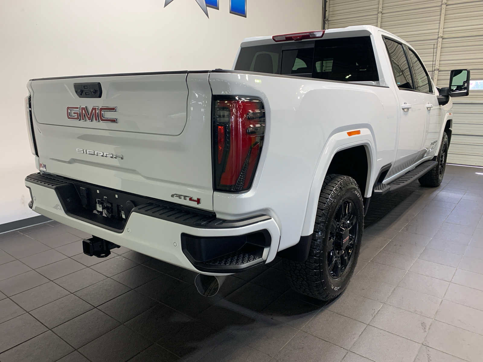 Used 2024 GMC Sierra 2500 AT4 w/ AT4 Premium Plus Package image 3