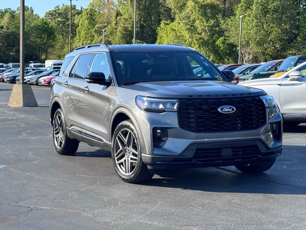 Used 2025 Ford Explorer ST-Line w/ ST-Line Street Pack AWD/4WD image 1